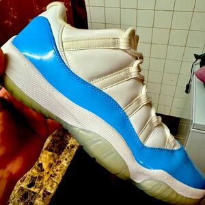 JORDAN 11 LOW UNC